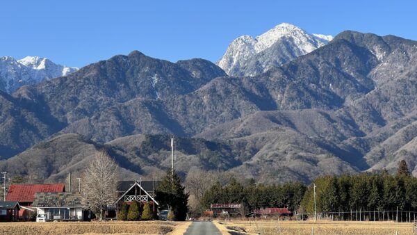 夏休み・春休みの旅行におすすめ！北杜市白州の貸別荘「ペンション駒城」